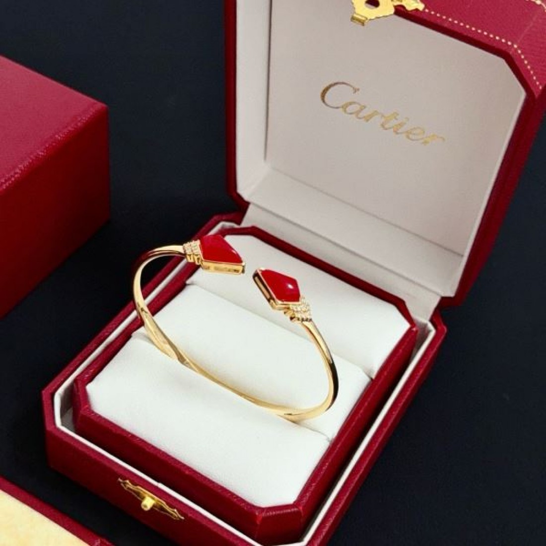 端正 ミニマル 上質 CARTIER カルティエ コピー ブレスレット 大人女子