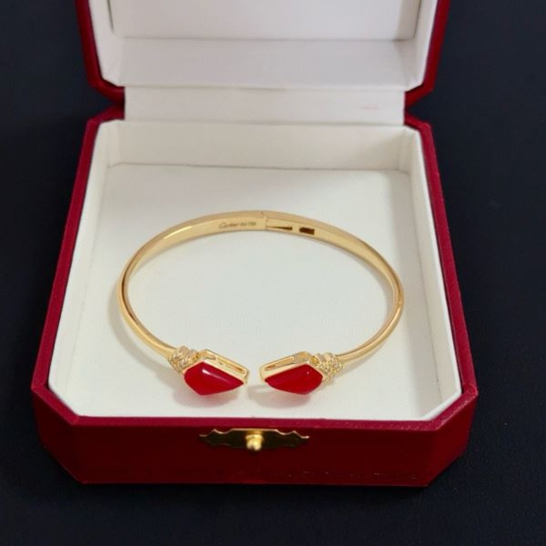 端正 ミニマル 上質 CARTIER カルティエ コピー ブレスレット 大人女子