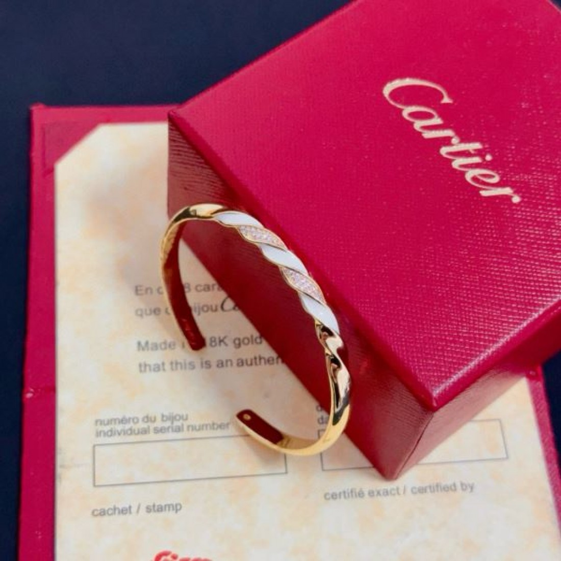 気品 高級感 エレガント CARTIER カルティエ コピー ブレスレット 憧れ 