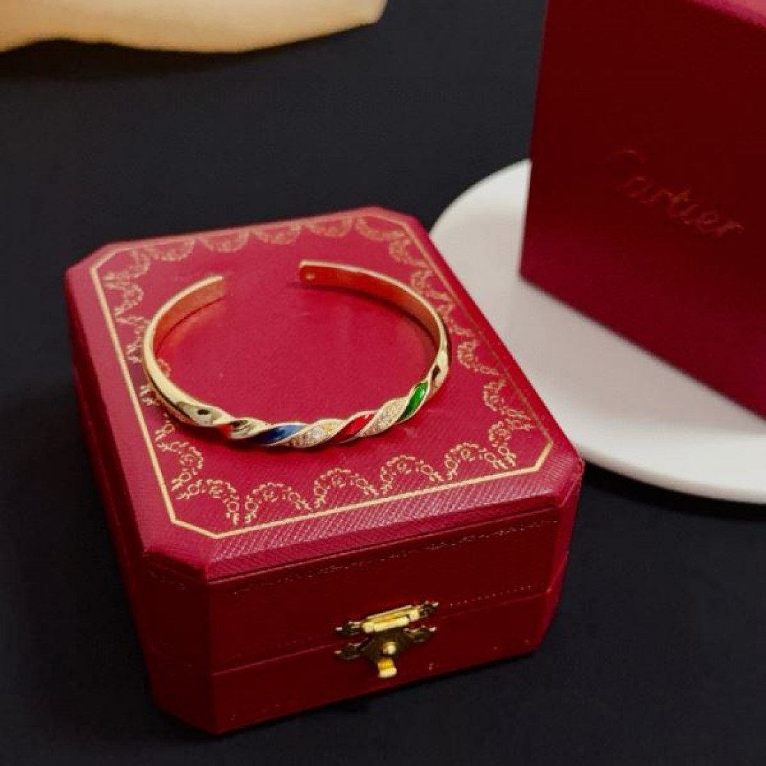 気品 高級感 エレガント CARTIER カルティエ コピー ブレスレット 憧れ 