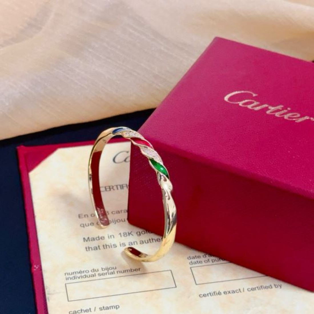 気品 高級感 エレガント CARTIER カルティエ コピー ブレスレット 憧れ 