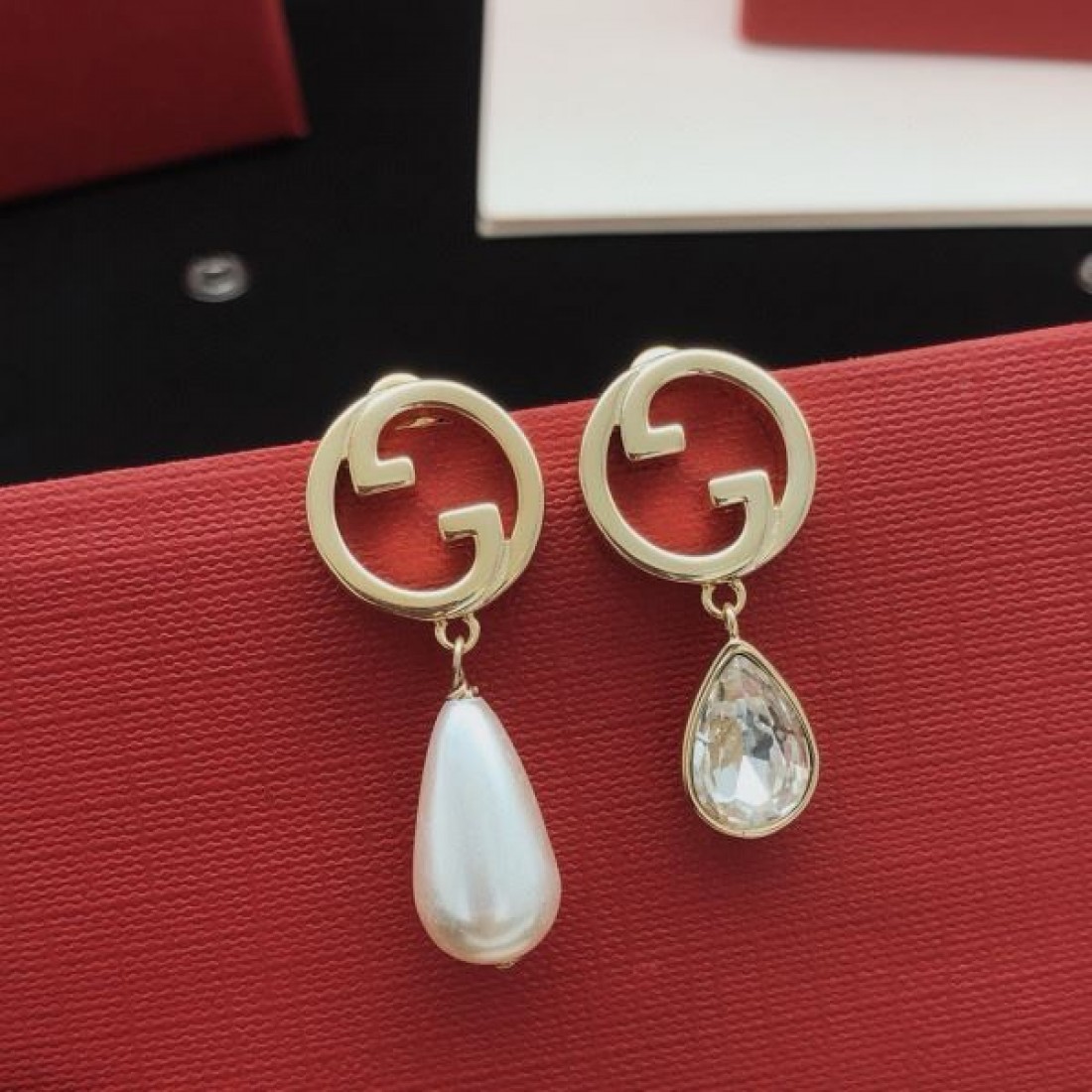 華やか 上 GUCCI グッチ スーパーコピー イヤリング 高級感 洗練 注目