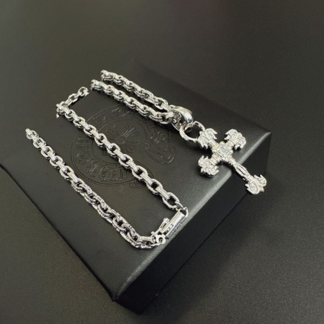 クール 高級感 重厚感 CHROME HEARTS クロムハーツ コピー ネックレス