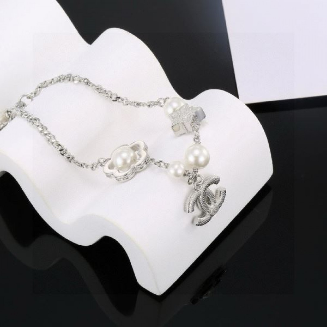 上品 高級感 洗練 CHANEL シャネル コピー ブレスレット 華やか エレガント