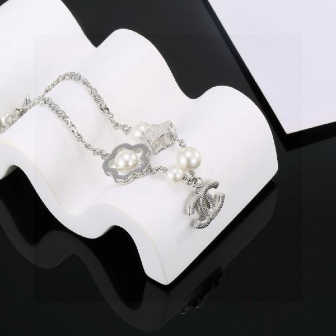 上品 高級感 洗練 CHANEL シャネル コピー ブレスレット 華やか エレガント