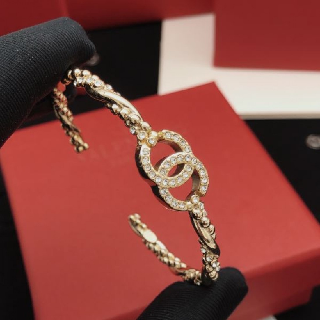 華やか 女性的 上質 CHANEL シャネル コピー ブレスレット 高級感 洗練