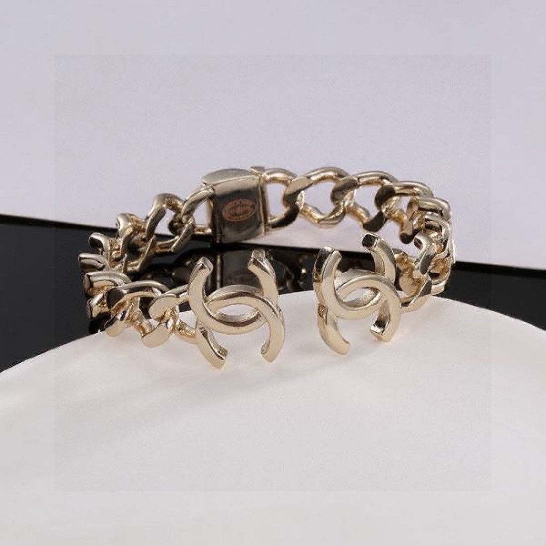 人気 上質 フェミニン CHANEL シャネル コピー ブレスレット 洗練 エレガント