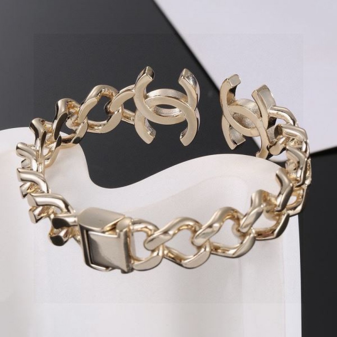 人気 上質 フェミニン CHANEL シャネル コピー ブレスレット 洗練 エレガント