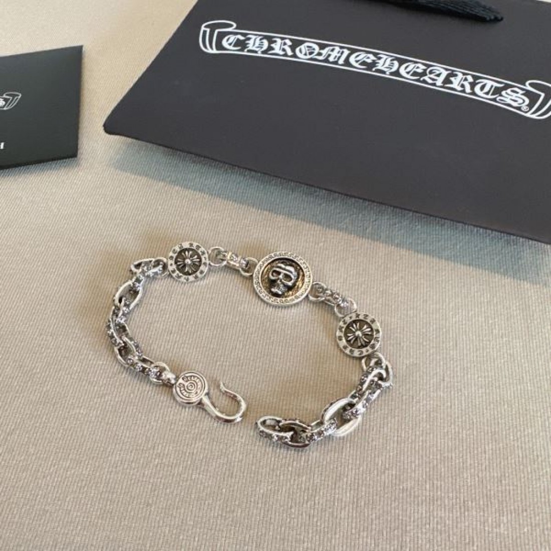 格好良い CHROME HEARTS コピー クロムハーツ ブレスレット 上質 大人向け 完成度