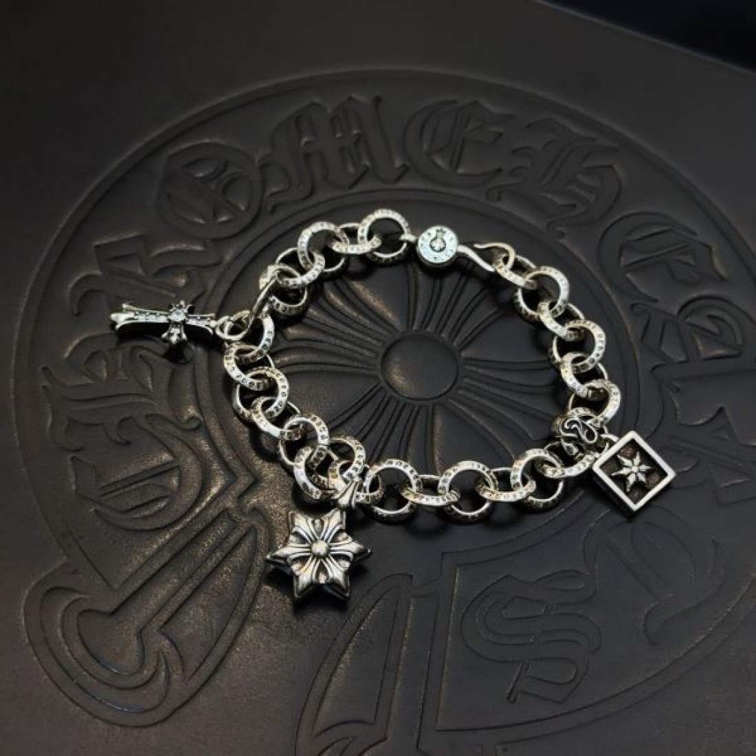  都会的 シンプル クール CHROME HEARTS コピー クロムハーツ ブレスレット 高級感