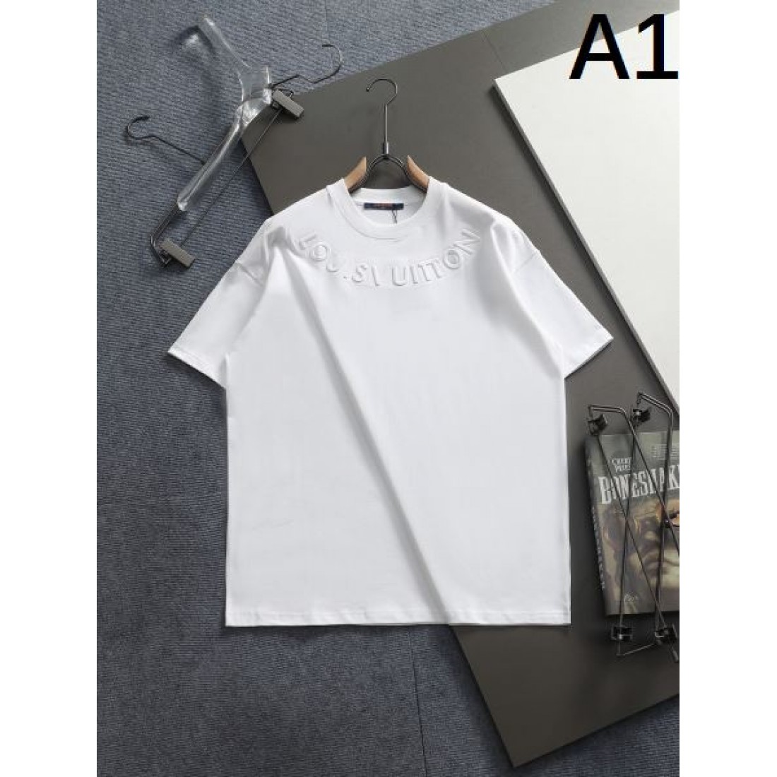 スタイリッシュ 上品 高級 LOUIS VUITTON ルイヴィトン コピー 半袖Tシャツ 存在感