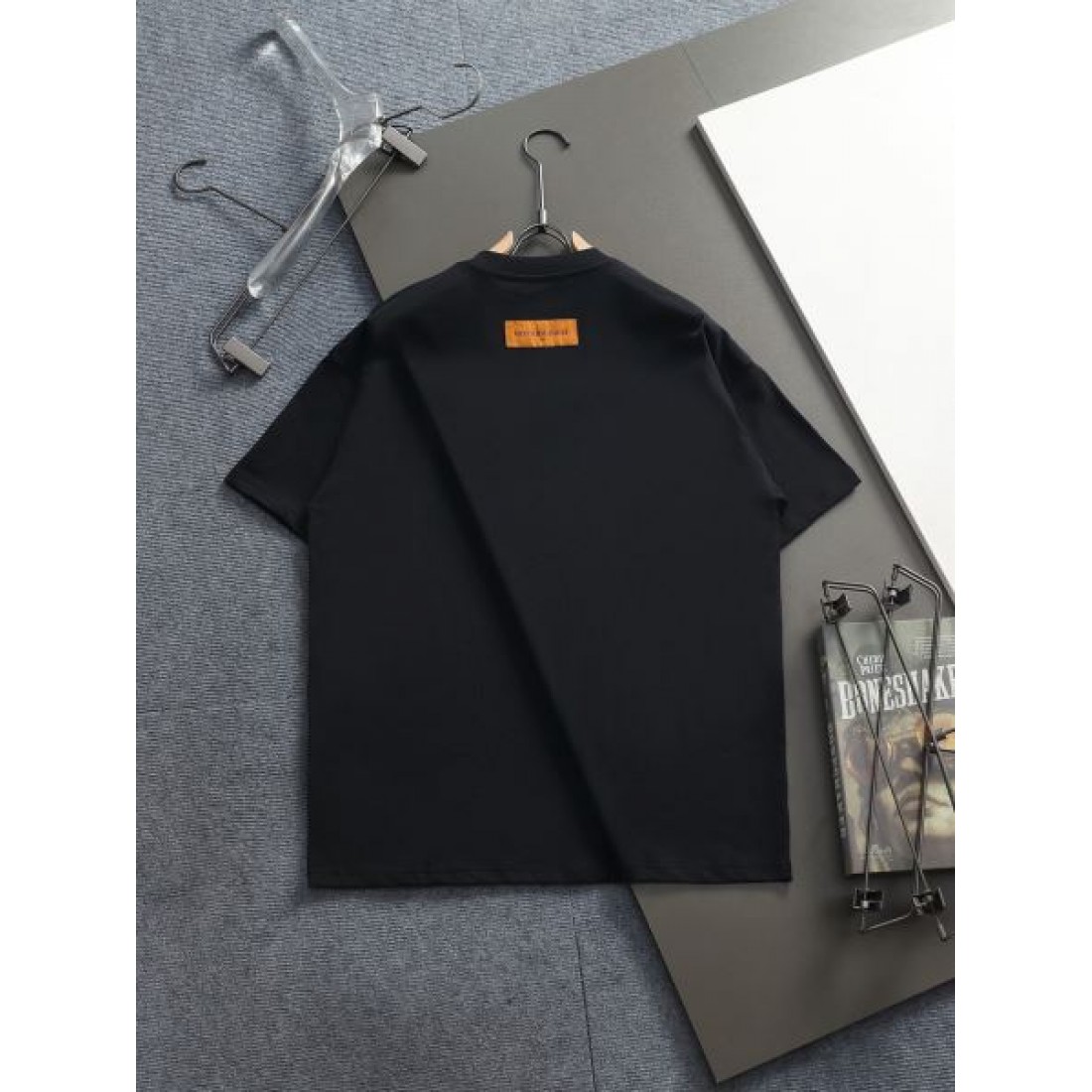  スタイリッシュ 上品 高級 LOUIS VUITTON ルイヴィトン コピー 半袖Tシャツ 存在感