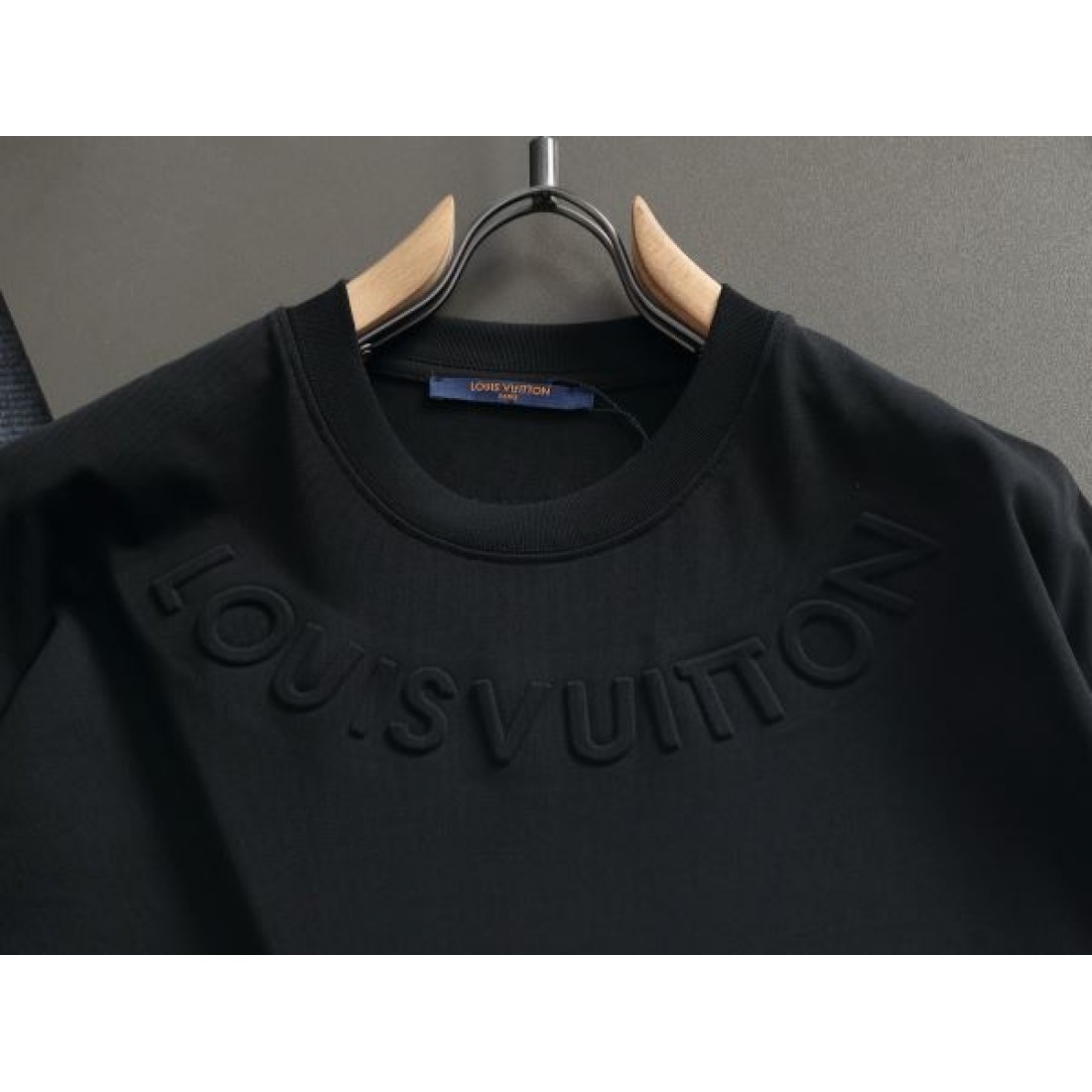  スタイリッシュ 上品 高級 LOUIS VUITTON ルイヴィトン コピー 半袖Tシャツ 存在感