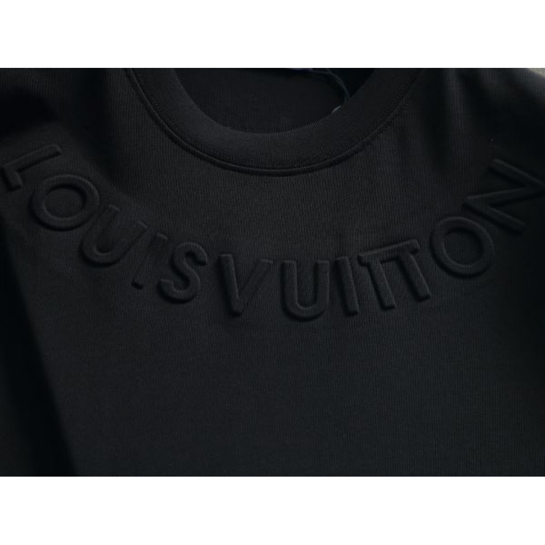  スタイリッシュ 上品 高級 LOUIS VUITTON ルイヴィトン コピー 半袖Tシャツ 存在感