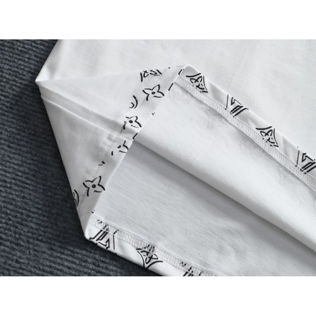 大人っぽい 抜け感 上質 LOUIS VUITTON ルイヴィトン コピー 半袖Tシャツ 高見え