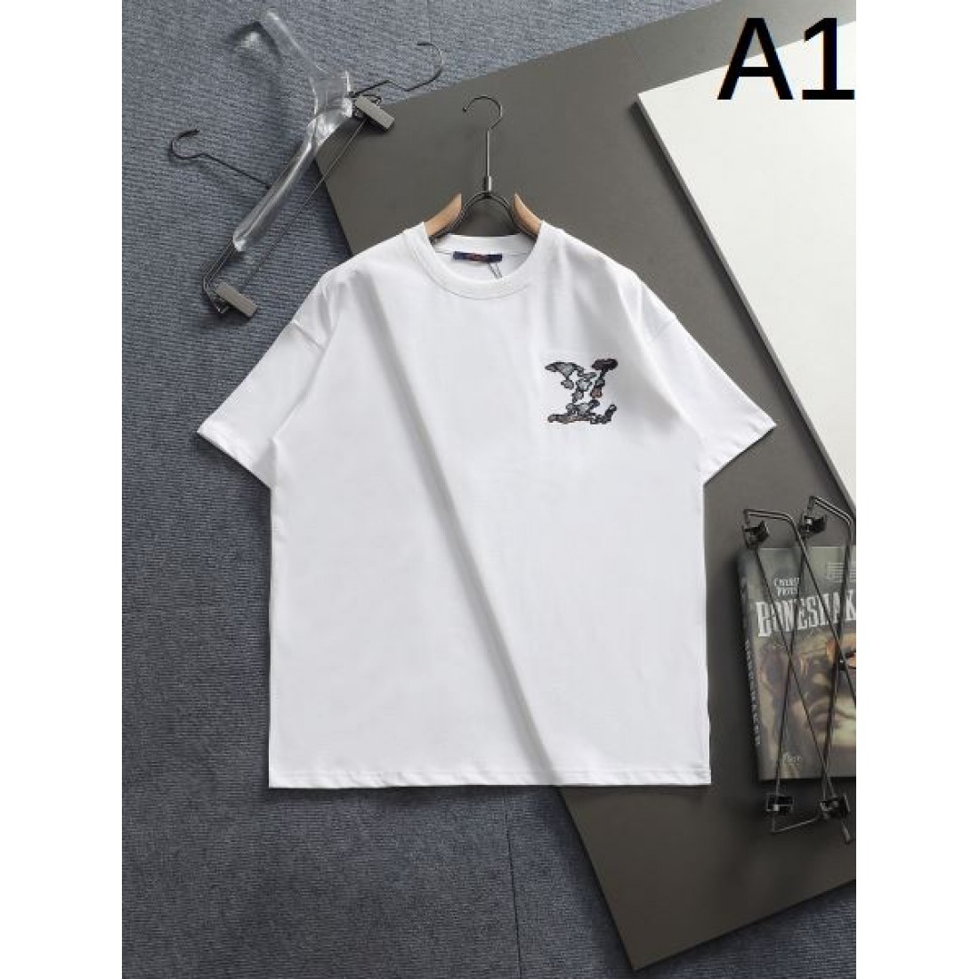  商品がとても綺麗で、写真通りでした。対応も丁寧で安心して取引できました。ありがとうございました。
