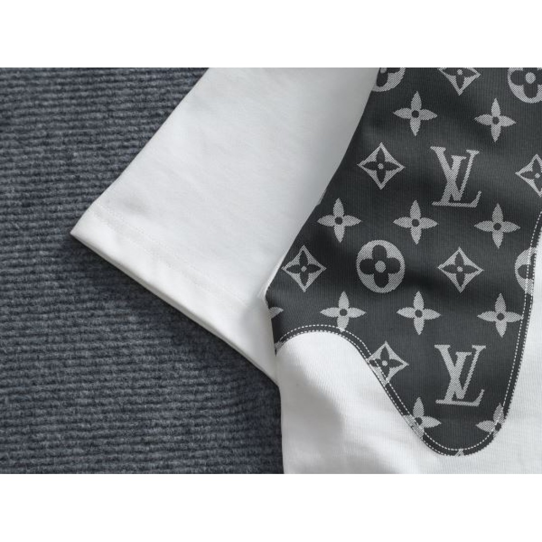 ハイセンス モダン 上品 LOUIS VUITTON ルイヴィトン コピー 半袖Tシャツ 存在感