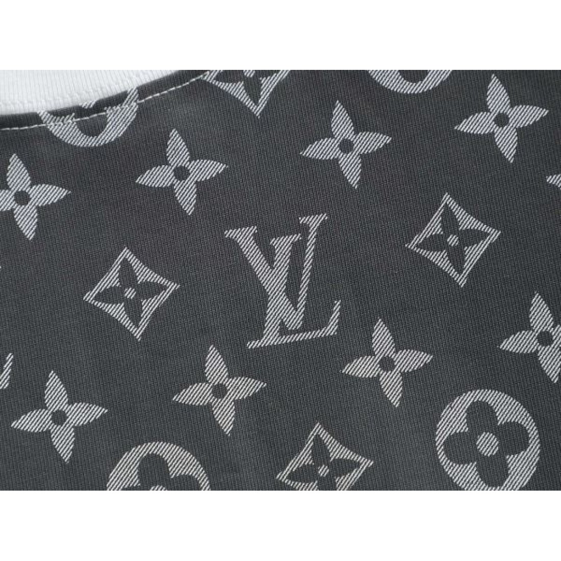 ハイセンス モダン 上品 LOUIS VUITTON ルイヴィトン コピー 半袖Tシャツ 存在感
