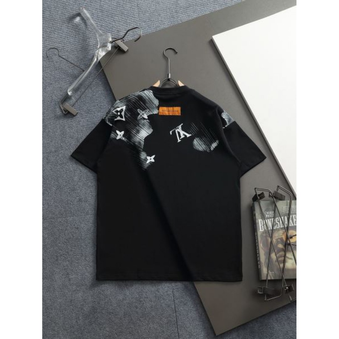 上質 余裕感 LOUIS VUITTON ルイヴィトン コピー 半袖Tシャツ 大人っぽい