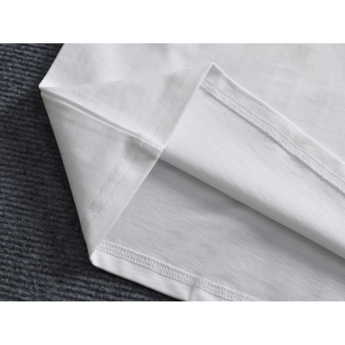 上質 余裕感 LOUIS VUITTON ルイヴィトン コピー 半袖Tシャツ 大人っぽい