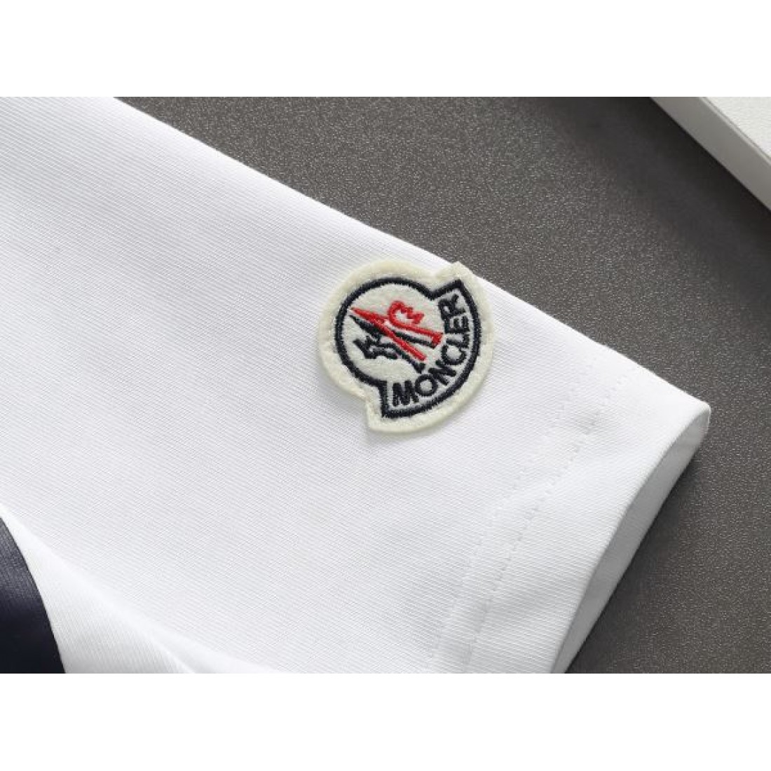 スポーティ 快適 MONCLER モンクレール コピー 半袖Tシャツ クール 使いやすい 