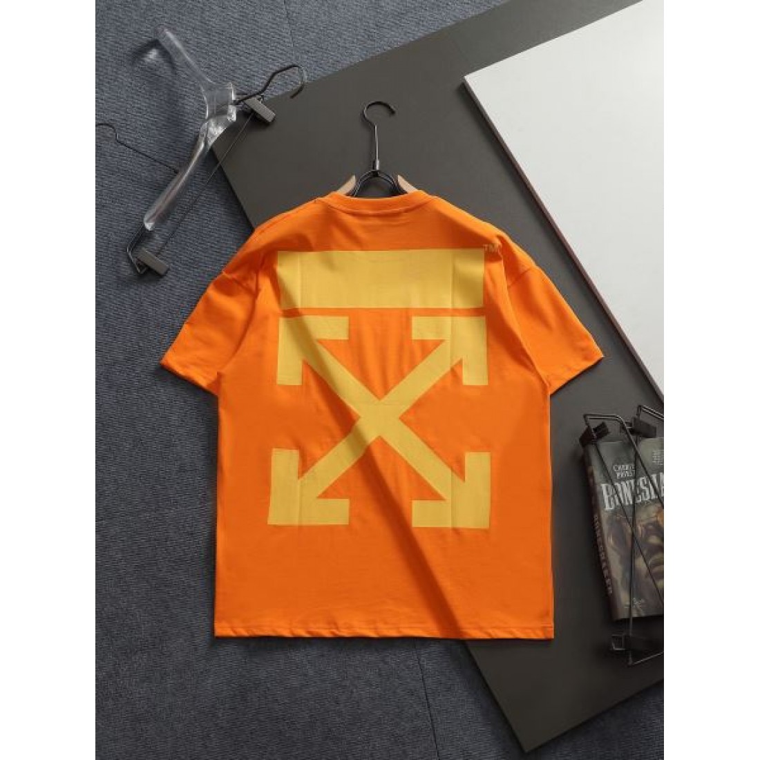 エッジィ 個性派 OFF-WHITE オフホワイト コピー 半袖Tシャツ 映える トレンド感 