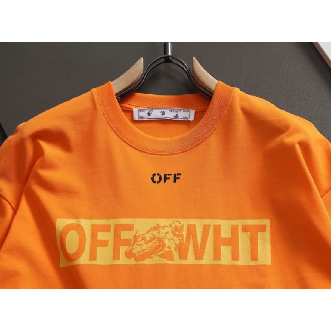 エッジィ 個性派 OFF-WHITE オフホワイト コピー 半袖Tシャツ 映える トレンド感 