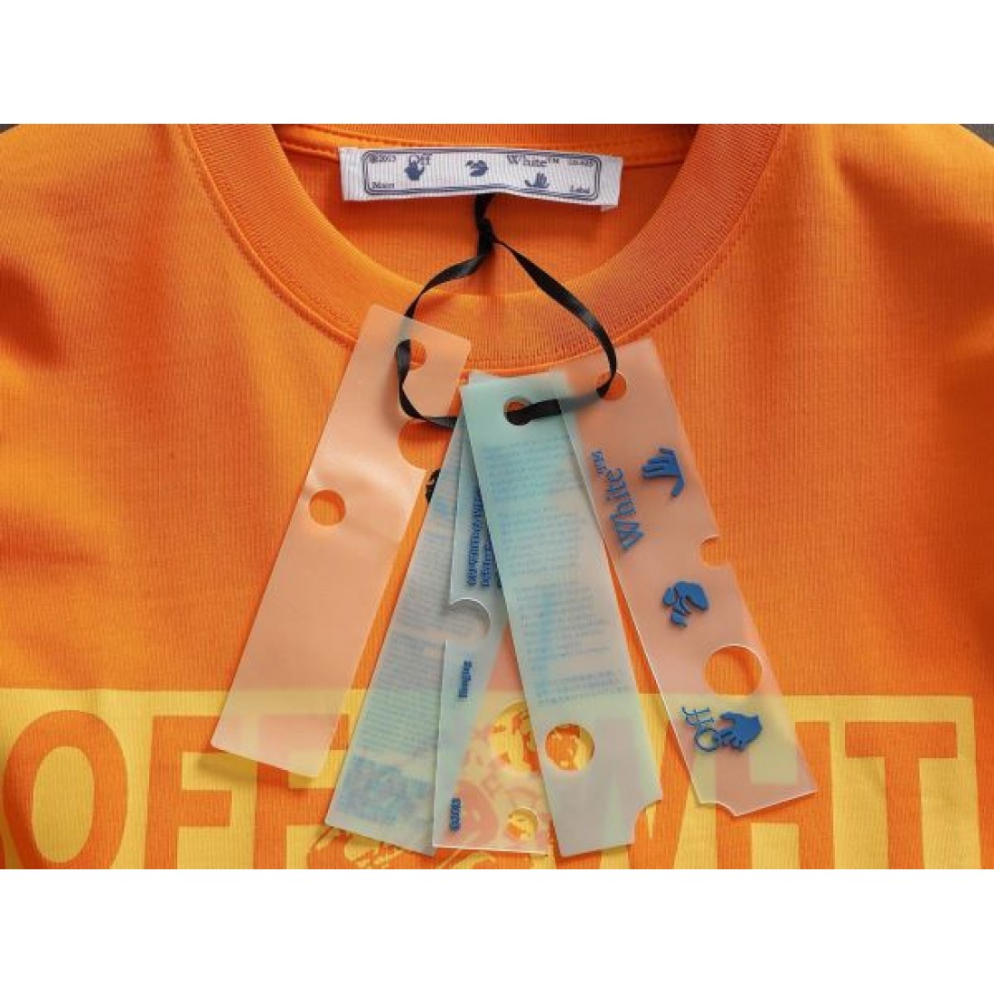 エッジィ 個性派 OFF-WHITE オフホワイト コピー 半袖Tシャツ 映える トレンド感 