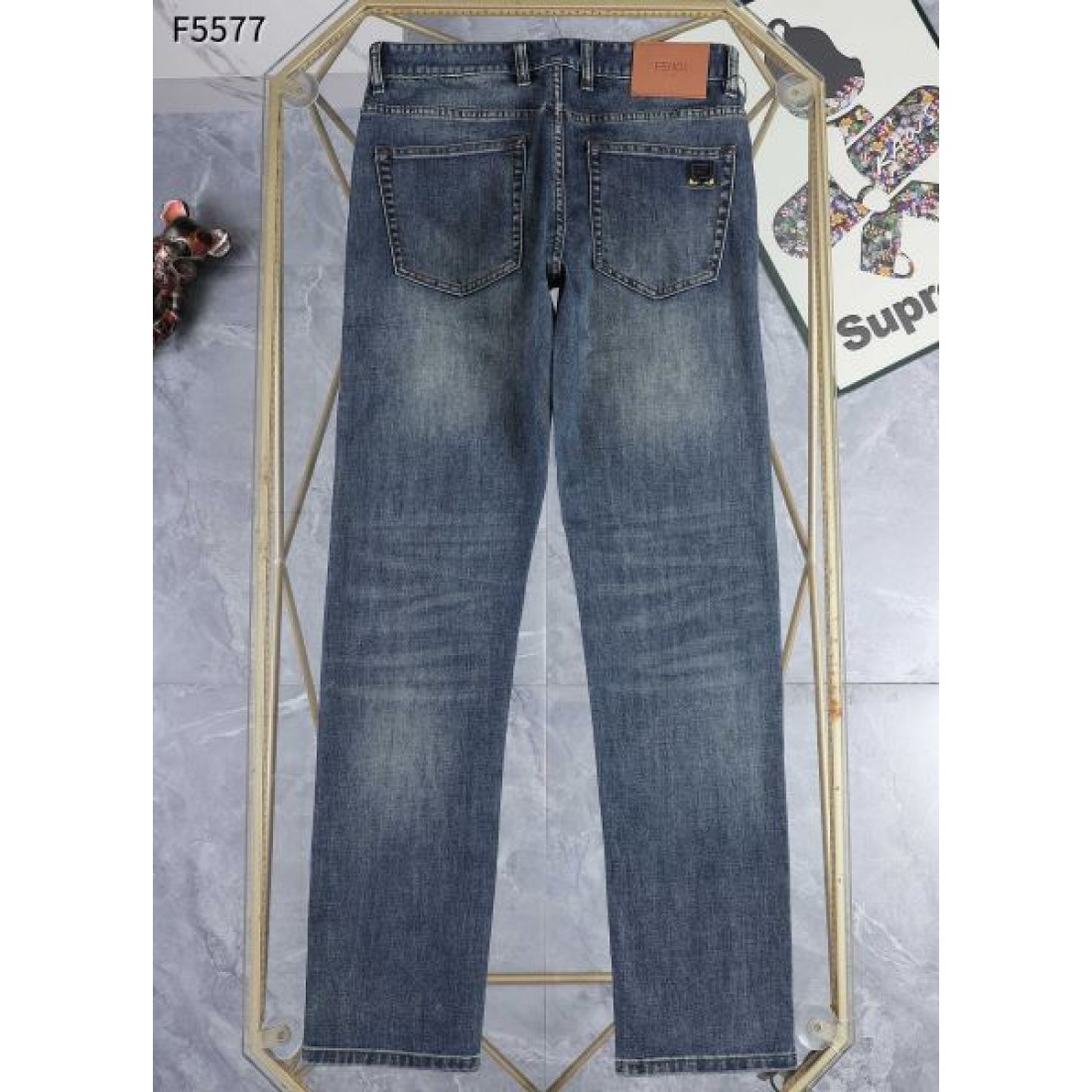 都会的 スタイリッシュ 上品 FENDI フェンデイ コピー ジーンズ 高級感