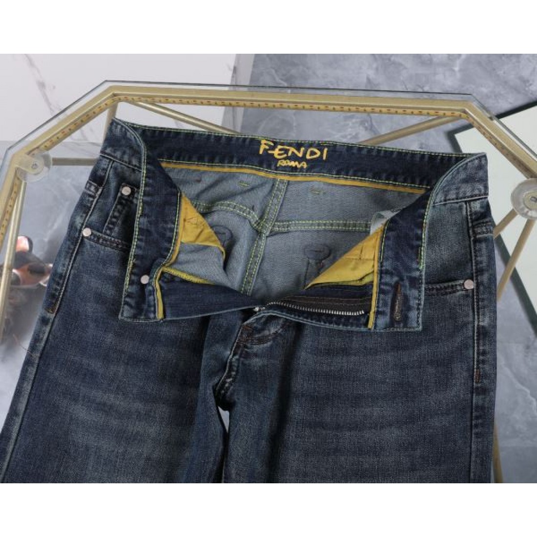 都会的 スタイリッシュ 上品 FENDI フェンデイ コピー ジーンズ 高級感