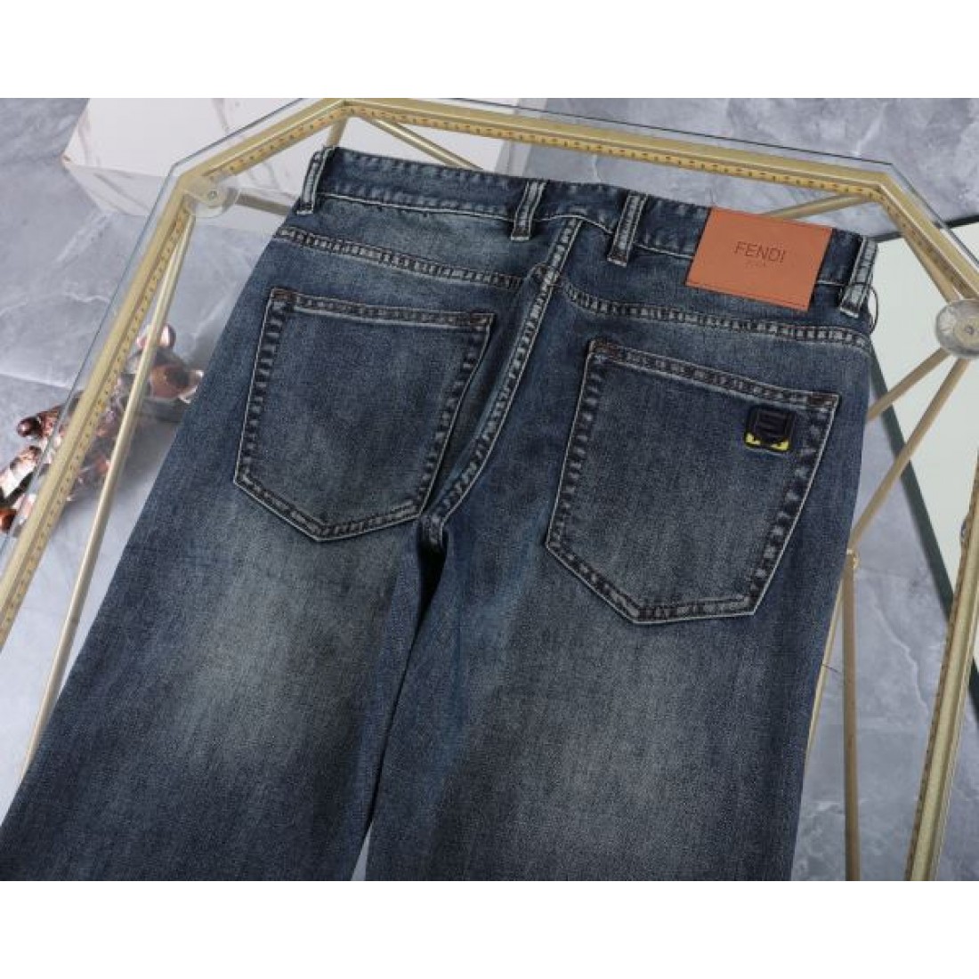 都会的 スタイリッシュ 上品 FENDI フェンデイ コピー ジーンズ 高級感