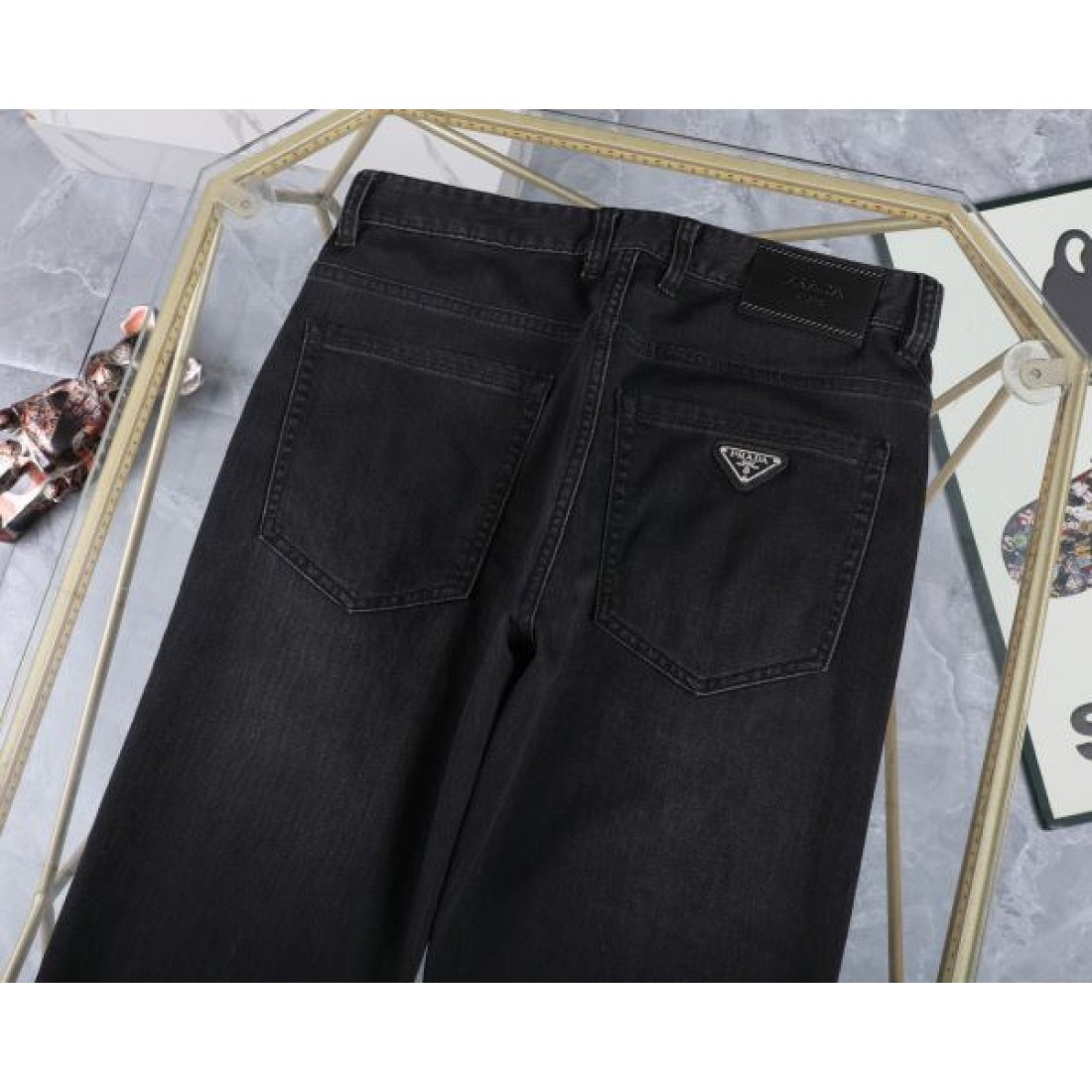 クール きれいめ 上質 PRADA プラダ コピー ジーンズ 高見え 定番 おすすめ
