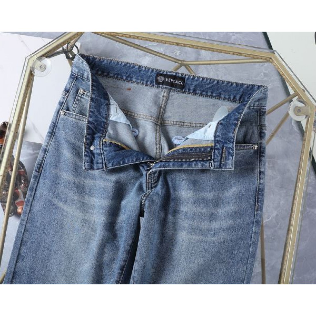  華やか インパクト 高級 VERSACE ヴェルサーチェ コピー ジーンズ 存在感