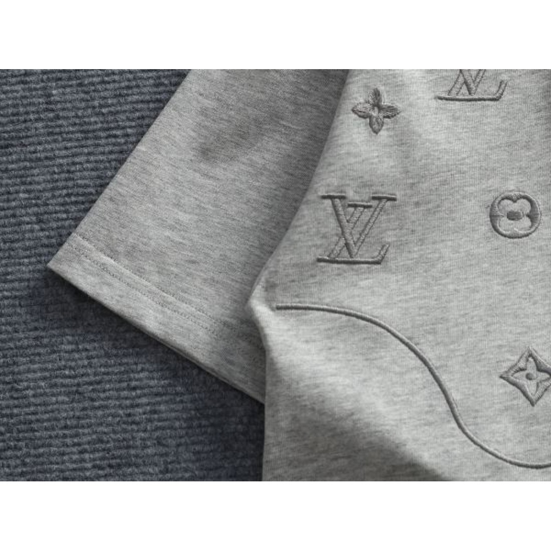 清潔感 上質 LOUIS VUITTON ルイヴィトン コピー 半袖Tシャツ 着心地抜群