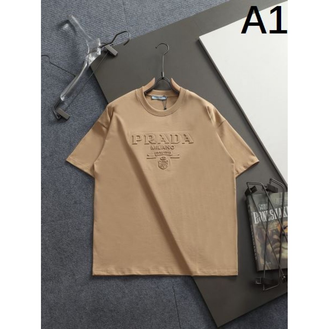 都会的 洗練 PRADA プラダ コピー 半袖Tシャツ 軽やか 高品質