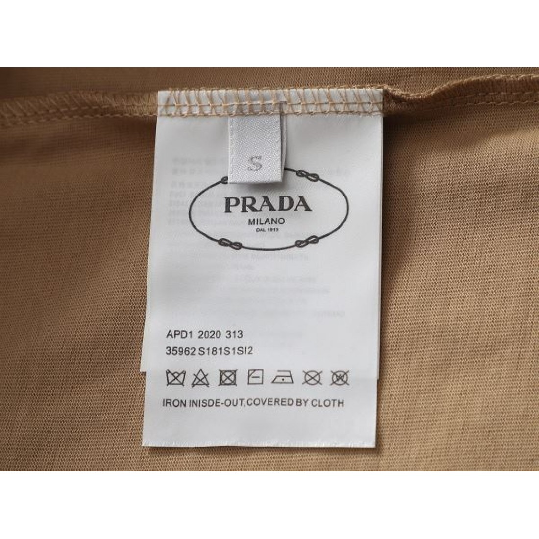 都会的 洗練 PRADA プラダ コピー 半袖Tシャツ 軽やか 高品質
