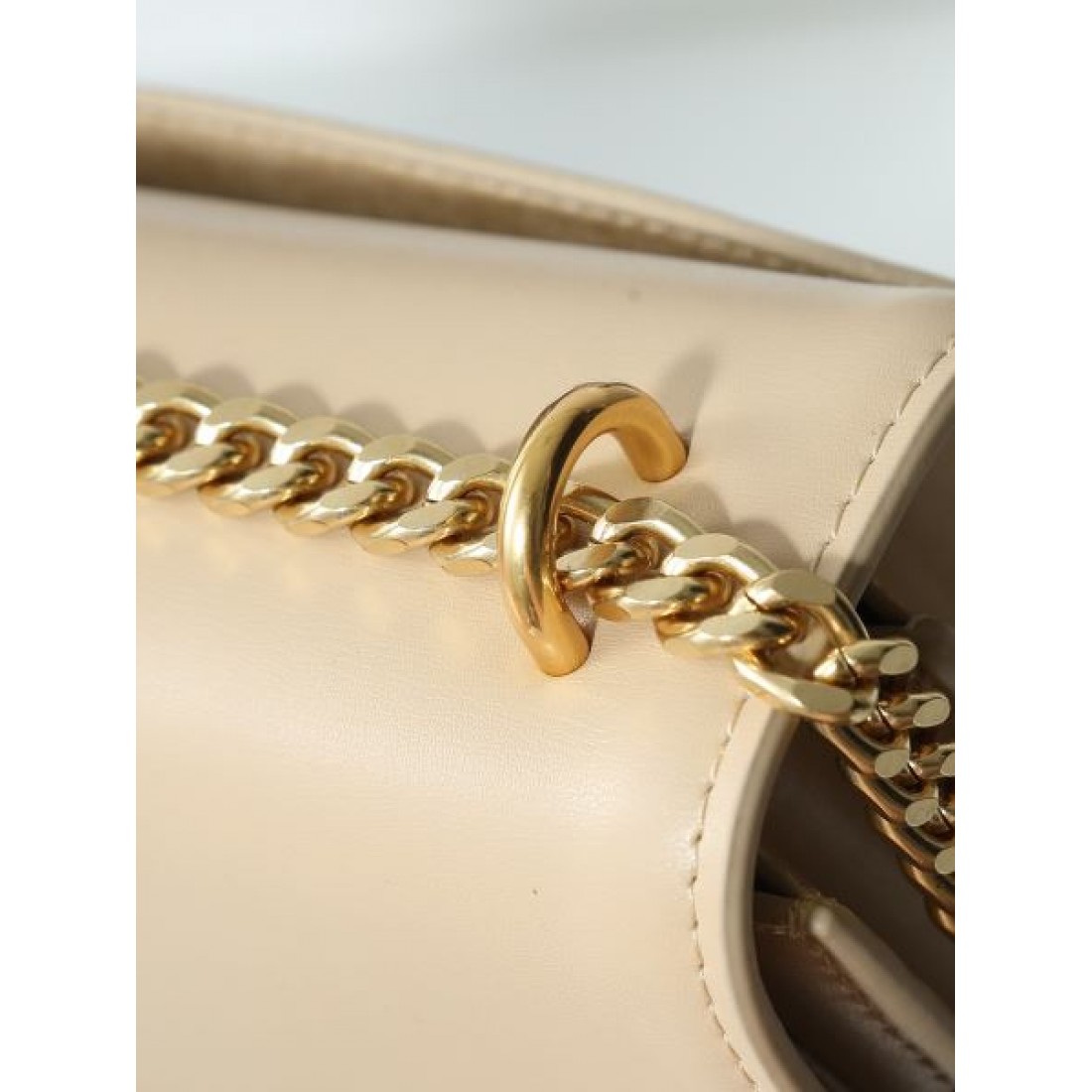 高級感 エレガント イヴ サンローラン YSL コピー ショルダーバッグ 上品仕立て