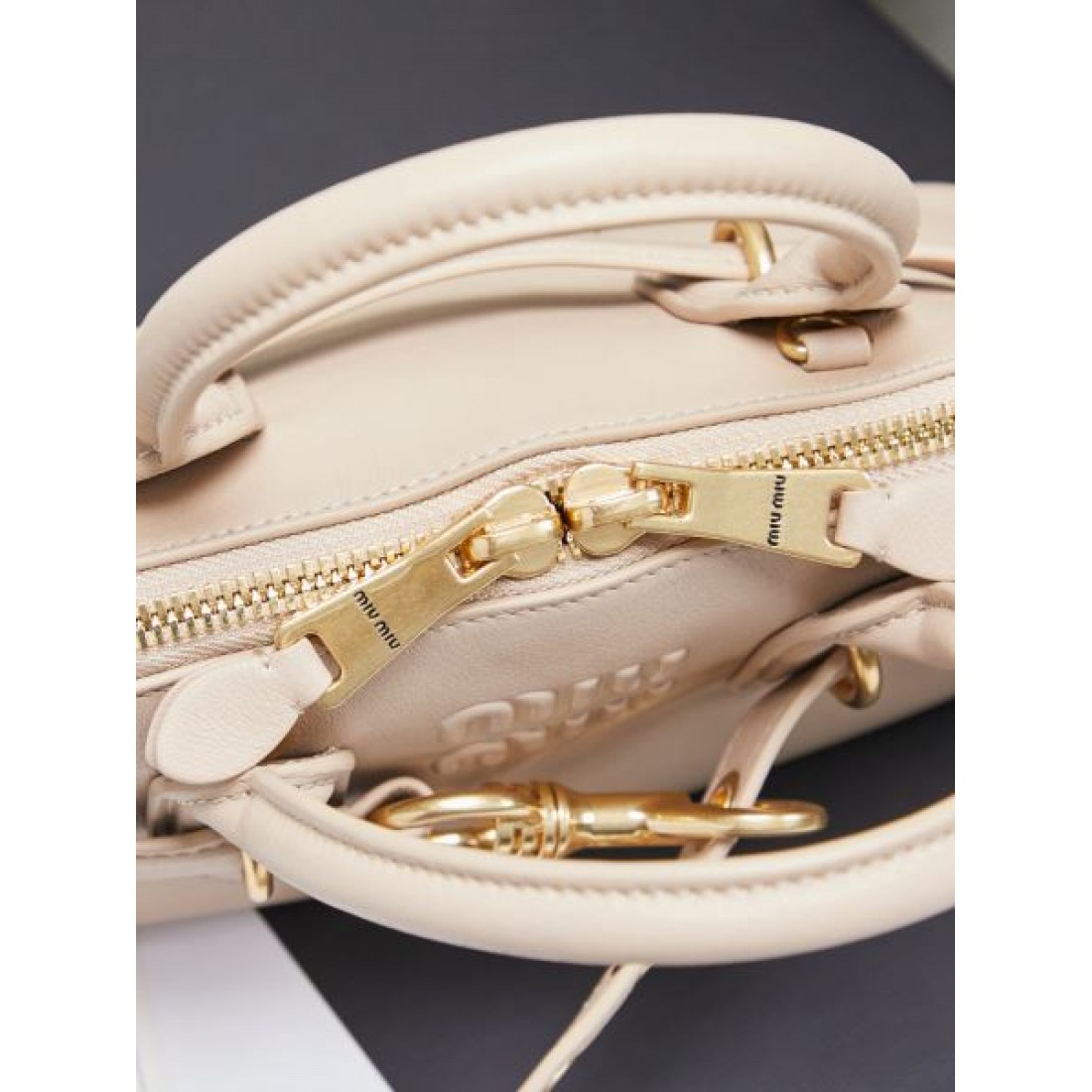 可愛い トレンド ミュウミュウ MIU MIU コピー トートバッグ 軽やか フェミニン