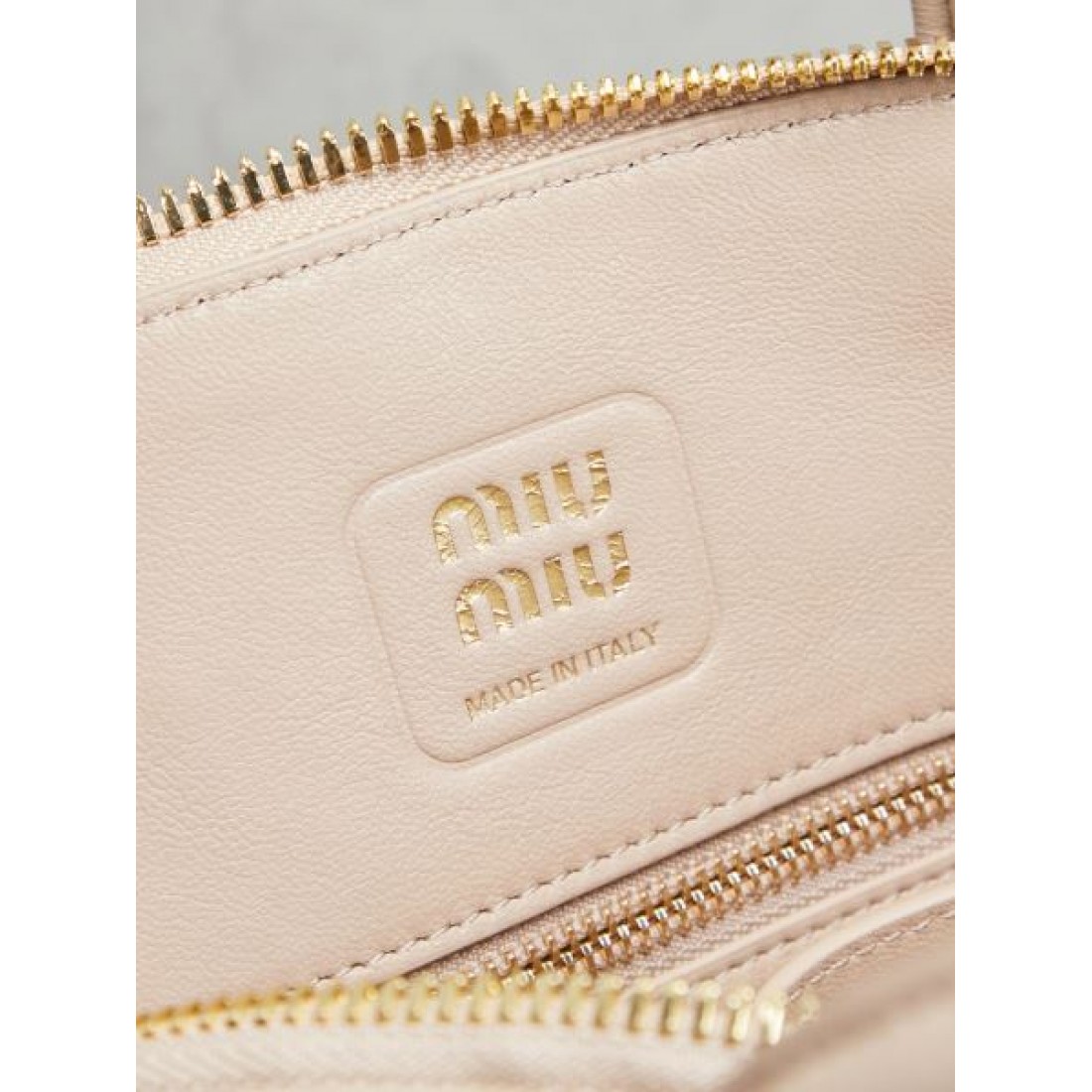 可愛い トレンド ミュウミュウ MIU MIU コピー トートバッグ 軽やか フェミニン