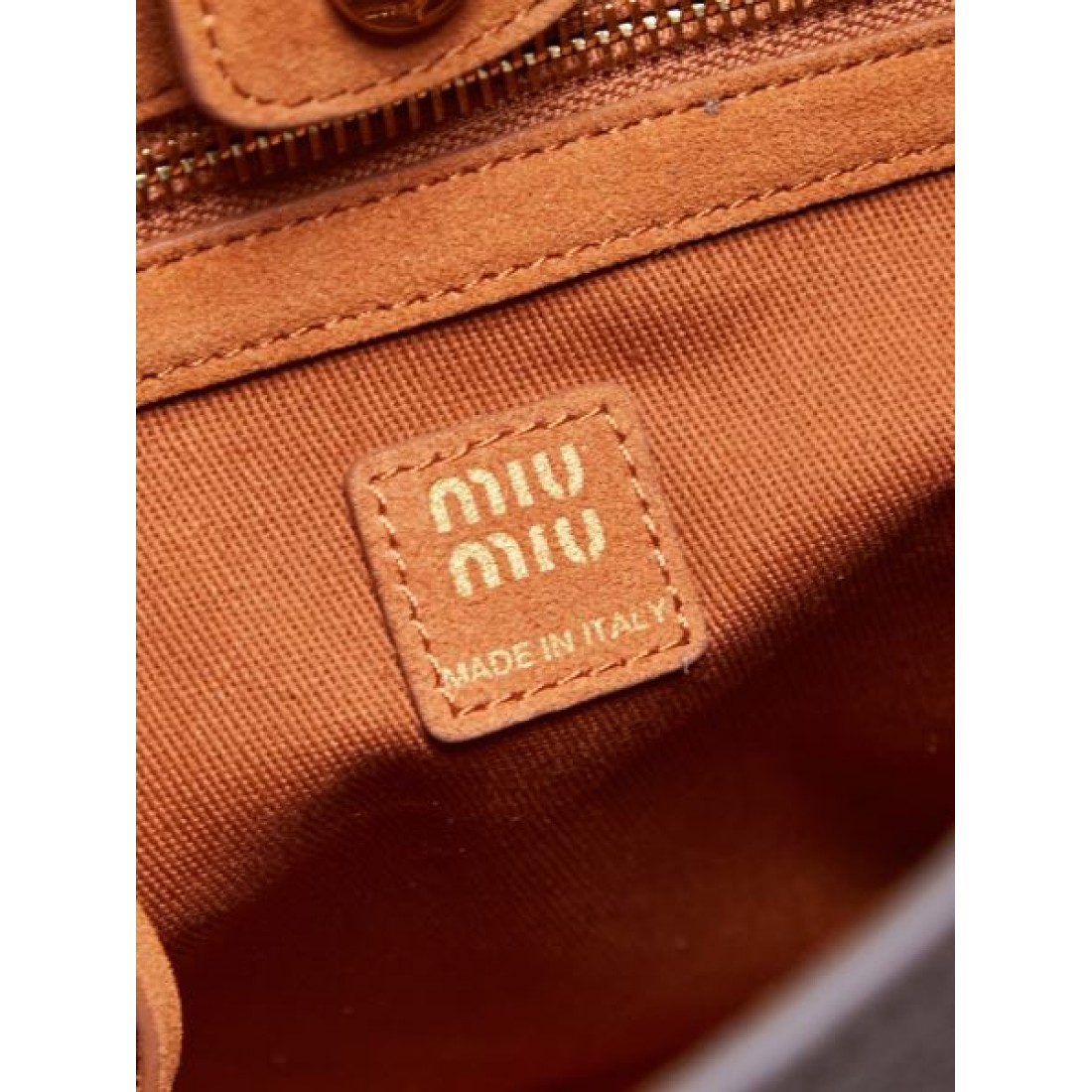 華やか コンパクト ミュウミュウ MIU MIU コピー トートバッグ コーデ映え 実用派