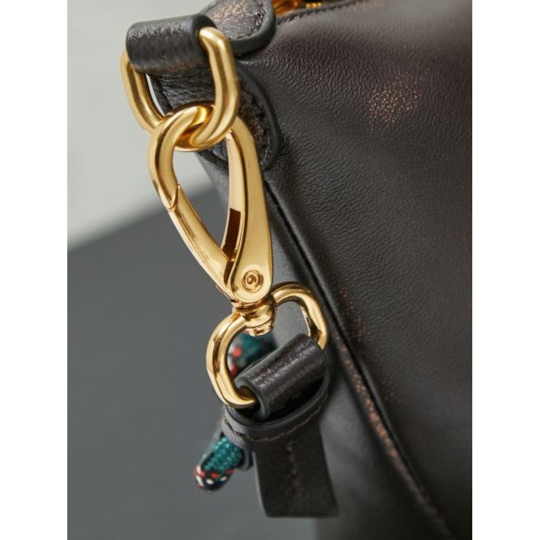 スタイリッシュ 柔らか印象 ミュウミュウ MIU MIU コピー トートバッグ デザイン性