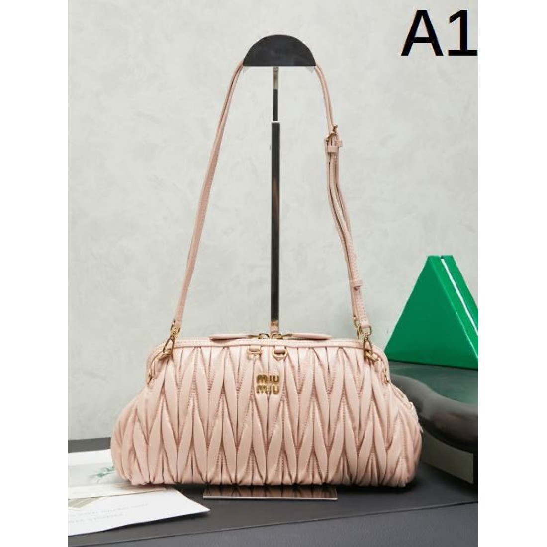 モード感 洗練デザイン ミュウミュウ MIU MIU コピー トートバッグ 機能的 完成度高