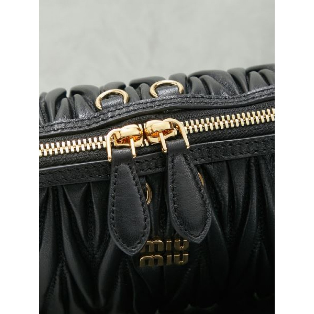 モード感 洗練デザイン ミュウミュウ MIU MIU コピー トートバッグ 機能的 完成度高