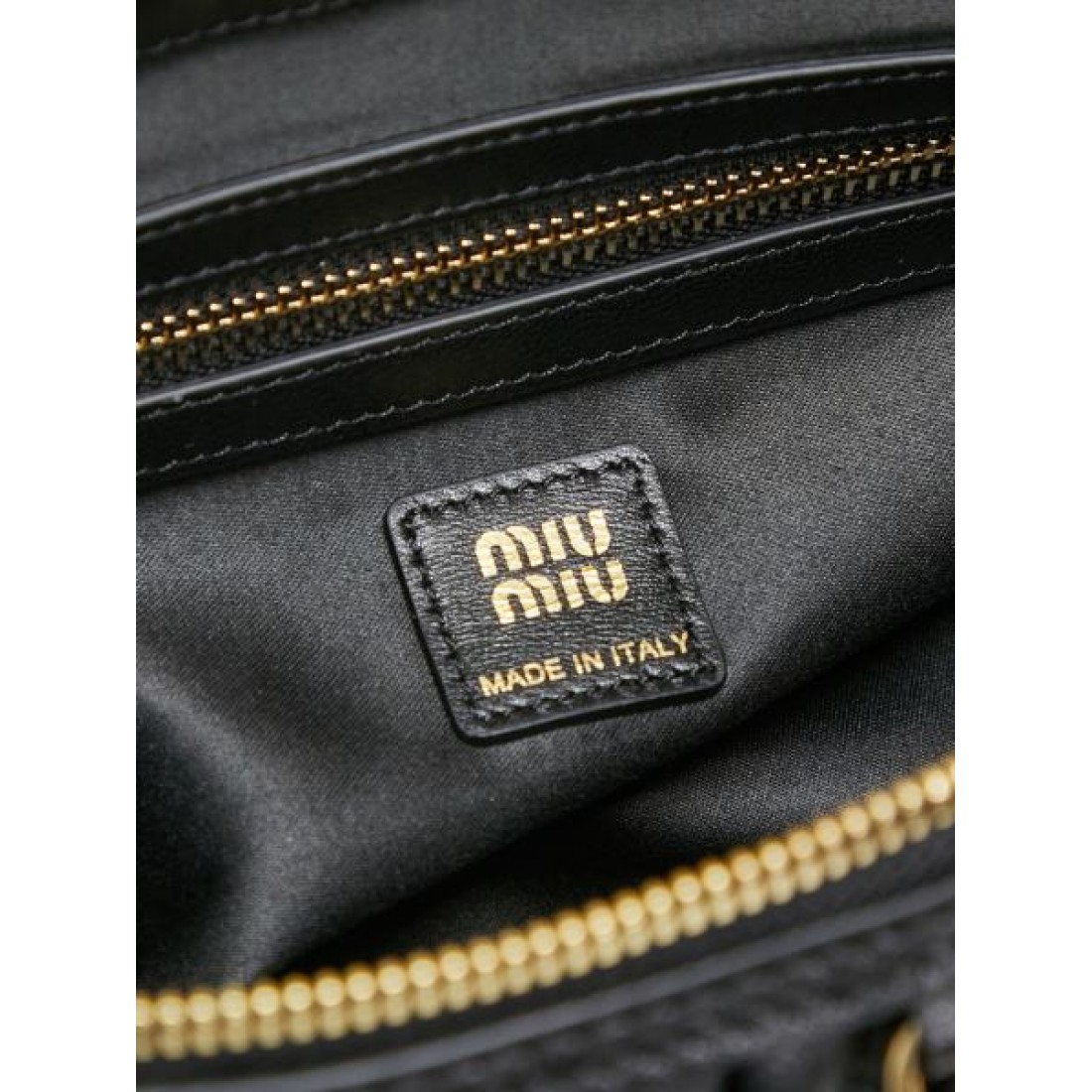 モード感 洗練デザイン ミュウミュウ MIU MIU コピー トートバッグ 機能的 完成度高