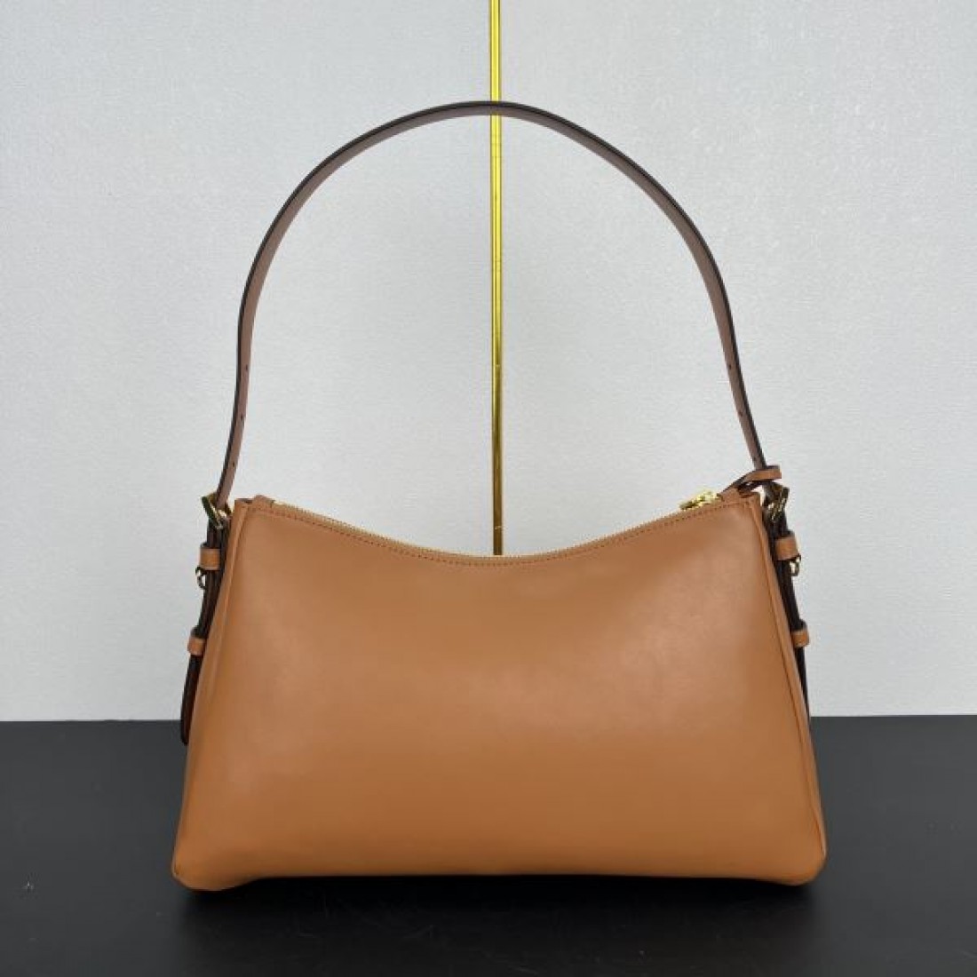 シンプル 知的印象 プラダ PRADA コピー トートバッグ 上品仕立て 長く愛用