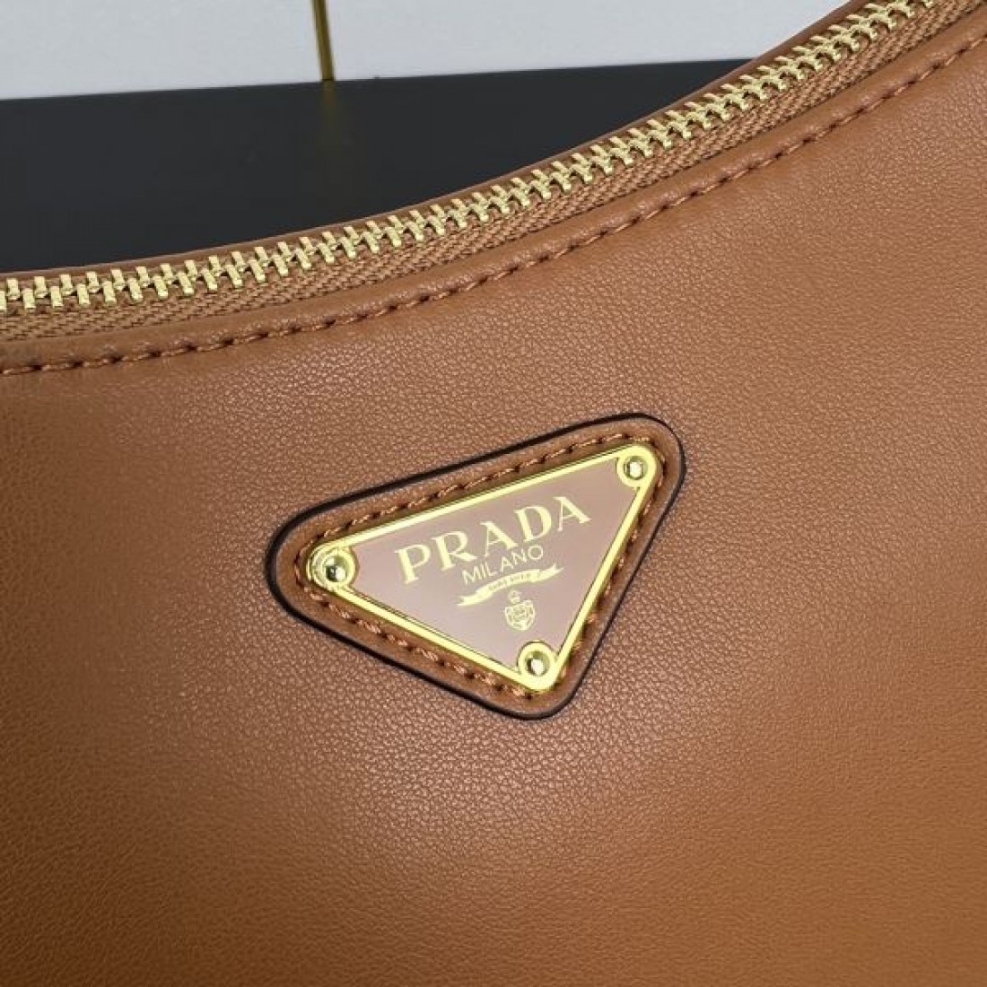 シンプル 知的印象 プラダ PRADA コピー トートバッグ 上品仕立て 長く愛用