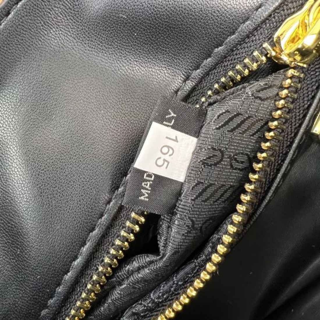 シンプル 知的印象 プラダ PRADA コピー トートバッグ 上品仕立て 長く愛用