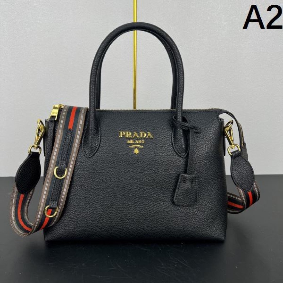 洗練された 都会派 プラダ PRADA コピー トートバッグ 上質素材 高評価