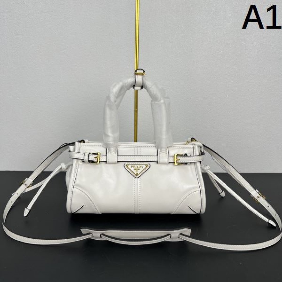 ミニマル志向 軽快仕様 プラダ PRADA コピー トートバッグ 持ち心地良好