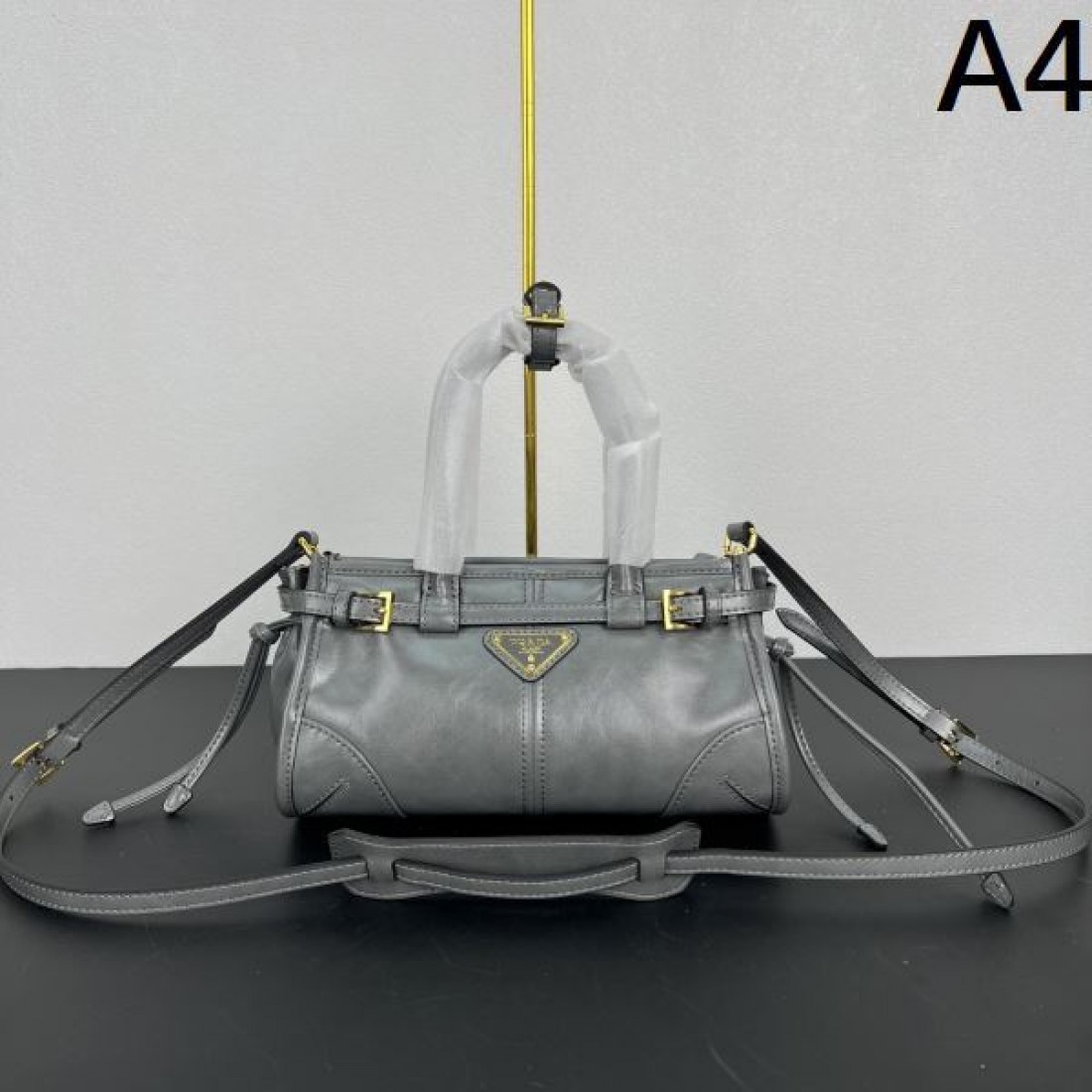 ミニマル志向 軽快仕様 プラダ PRADA コピー トートバッグ 持ち心地良好 